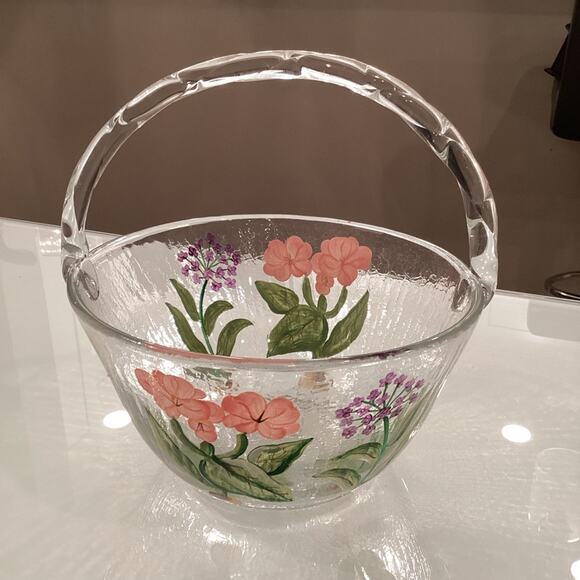 Fifth Avenue Crystal Basket With Handle in Excellent Preowned Condition! - Picture 1 of 5